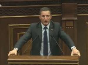 Կարմիր գույնը պետք է լինի դրոշի վրա, այլ ոչ գետիններին