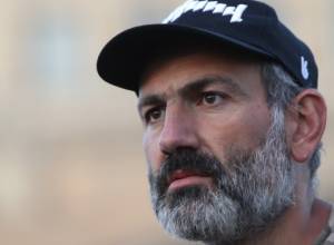Nikol Pashinyan holds phone vonversation with Garegin Chugaszyan