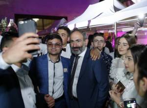Սահմանամերձ համայնքների շրջանավարտները Նիկոլ Փաշինյանին հյուր