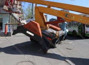 Վերամբարձիչն ընկել է 20 հոգու տեղափոխող մարդատար Газель-ի վրա.shamshyan.com