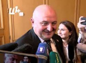 «ՀՀԿ նշանը չեմ կպցրել, խաչ եմ կպցրել». Վարդան Ղուկասյան