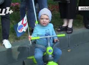 Սահակաշվիլին ուղղորդո՞ւմ է  ցույցերը