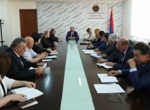 С начальниками управления обсудили вопросы деполитизации школ