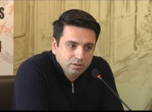 Ո՞վ է թույլատրել կանաչապատ սիզամարգը քանդել ու բետոնապատել. Ալեն Սիմոնյան
