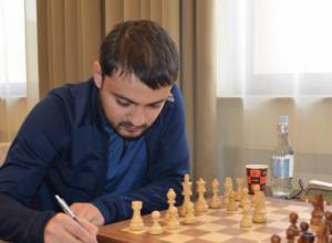 There are already seven leaders in the Karen Asrian Memorial Chess Tournament