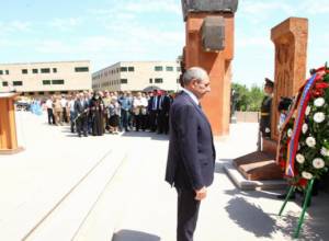 Wreath at monument of missing in action freedom fighters