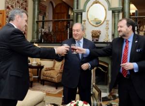 President Sarkissian congratulates Ambassador Richard Mills on US Independence Day