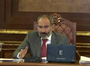 Կառավարությունում նախարարների առջեւ արդեն հայկական արտադրության համակարգիչներ են