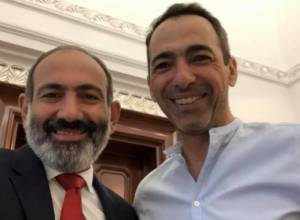 PM Pashinyan meets with Yuri Djorkaeff