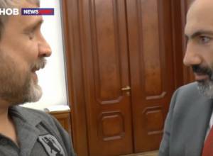 Which suit PM Pashinyan wears