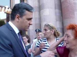 Այսօր կառավարության դիմաց հիմնականում դատապարտյալների հարազատներ էին