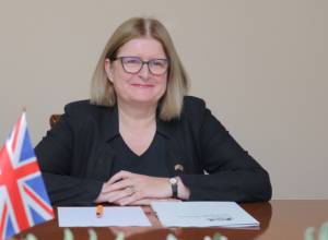 Armenian Defense minister receives UK Ambassador to Armenia