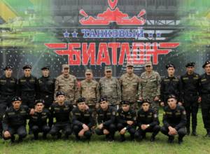 Armenian tank crewmen keep leading positions