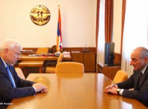 Bako Sahakyan and Andrzej Kasprzyk meet