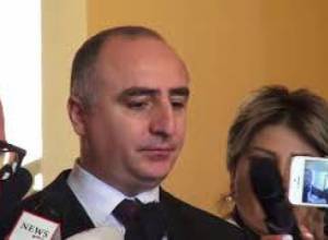 ՀՔԾ պետ Սասուն Խաչատրյանը պատասխանում է լրագրողների հարցերին