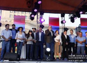 «Խելքներդ գլուխներդ հավաքեք եւ կատակ չանեք ժողովրդի հետ». Փաշինյանը՝ դատավորներին