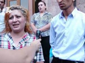 Խաղալիք վաճառողների բողոքը կառավարության շենքի դիմաց