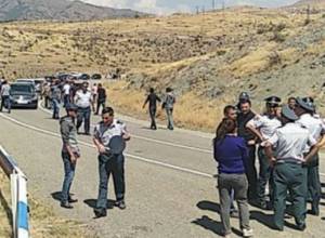 Lydian Armenia supporters thrown gaseous substance towards protesters