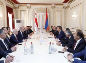 Speaker of the Armenian parliament receives Georgian Prime Minister