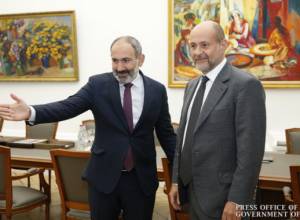 Nikol Pashinyan receives philanthropist Albert Poghosyan