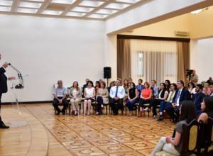 Президент РА встретился с выпускниками школы политических тренингов