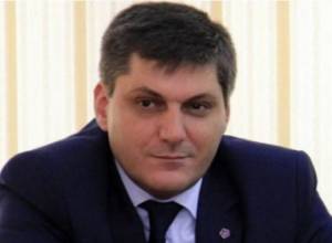 Артур Геворгян отказался от должности