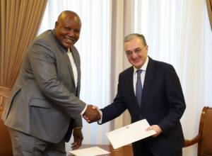 Ambassador of Congo delivers copies of credentials to FM