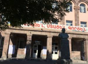 Chairman of commission: We still have 4 hours, everyone will come to vote