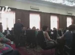 «Հերիք է ինչքան էս երկիրը կերաք». վիճաբանություն պատգամավորի եւ բնապահպանի միջեւ