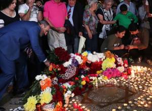 Մոմավառություն՝ ի հիշատակ Շառլ Ազնավուրի