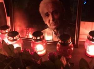 В Киеве почтили память Шарля Азнавура