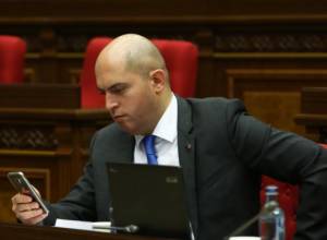 Ես չեմ ասել ապակիների ջարդելու մասին. Աշոտյանը պատասխանում է Փաշինյանին