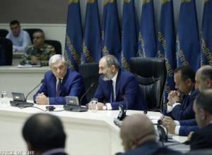 Настало время стирать линии: Премьер-министр представил министра ЧС