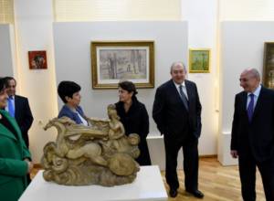 Президенты РА и Арцаха прогулялись по улицам Степанакерта и Шуши: Фотографии