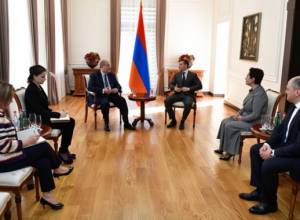 President receives PwC company representatives