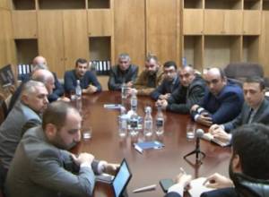 Կառավարությունում պղնձաձուլականի աշխատակիցներն ասել են, որ կգնան առավել ծայրահեղ քայլերի