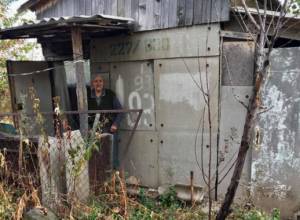 Helpless and vulnerable elderly people in trailers