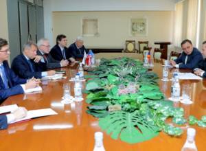 Acting defense minister of Armenia holds meeting with OSCE Minsk Group Co-Chairs