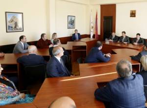 Айк Марутян представил аппарату административного района Малатия-Себастия новоназначенного руководителя