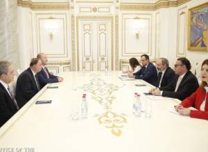 Пашинян принял президента компании «Prime Healthcare», американского благотворителя армянского происхождения Майка Сарьяна