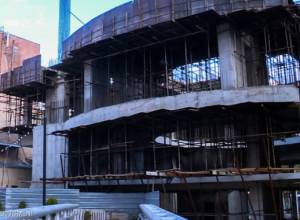 Сотрудники мэрии приостановили строительство на Абовяна 5