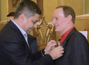 Արթուր Վանեցյանը Սերգեյ Բոնդարենկոյին պարգևատրեց ՀՖՖ ոսկե մեդալով 