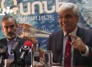 Սասնա ծռերի ցուցակում առաջին համարը Վարուժան Ավետիսյանն է, իսկ երկրորդում՝ քաղաքագետ Ստեփան Գրիգորյա