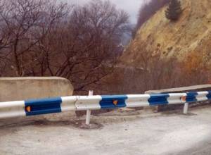 Обвалившийся бордюр на Дилижанских перевалах временно восстановлен