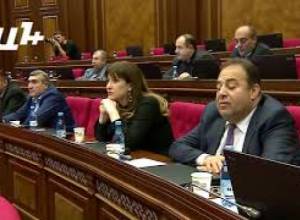 Պե՞տք է կաթողիկոսին կամ վարչապետին պաշտպանել հայ ազգից