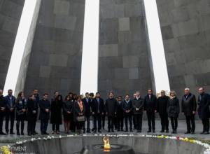 Ֆրանսիական պատվիրակությունը՝ Ծիծեռնակաբերդում