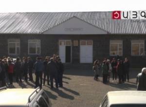 Սարիարի դպրոցում դասադուլ է. Արարատ Միրզոյանի որոշումը զայրացրել է գյուղին