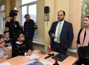 Անհրաժեշտ է, որ բարձր արվեստն ամեն օր մտնի դպրոց. Արայիկ Հարությունյան