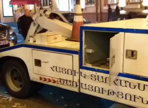 Աբովյան փողոցում տարհանում են մեքենաները