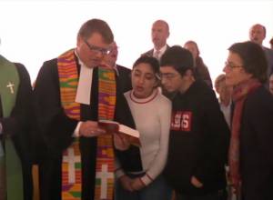 Բողոքական եկեղեցին անվերջ պատարագով փորձում է պաշտպանել հայ ընտանիքին. Azatutyun.am
